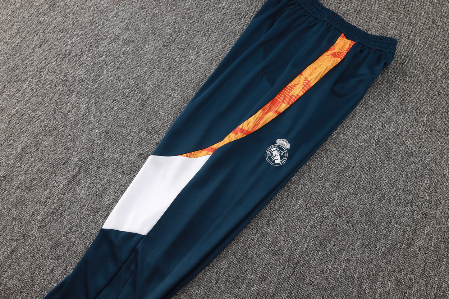 Real Madrid training suit half pull